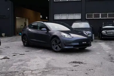 Tesla Model 3 2023 - 31999 EUR, 67000 km - AUTO.MOTO.pt - 67000km - foto 5 de 31