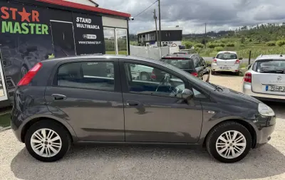 Fiat Grande Punto 2009 - 5870 EUR, 50685 km - AUTO.MOTO.pt - 50685km - foto 4 de 14