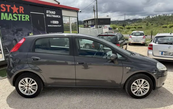 Fiat Grande Punto 2009 - 5870 EUR, 50685 km - AUTO.MOTO.pt - 50685km - foto 4 de 14