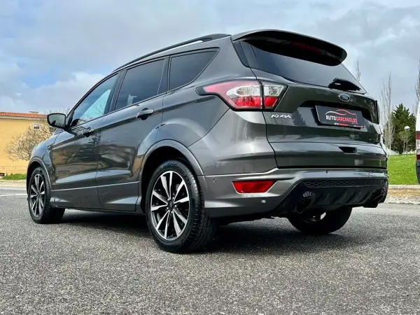 Ford Kuga 2017 - 15450 EUR, 78000 km - AUTO.MOTO.pt - 78000km - foto 30 de 60