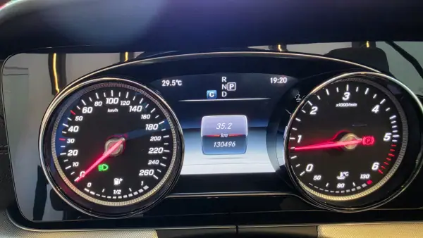 Mercedes-Benz E 220 2018 - 39500 EUR, 130496 km - AUTO.MOTO.pt - 130496km - foto 44 de 60