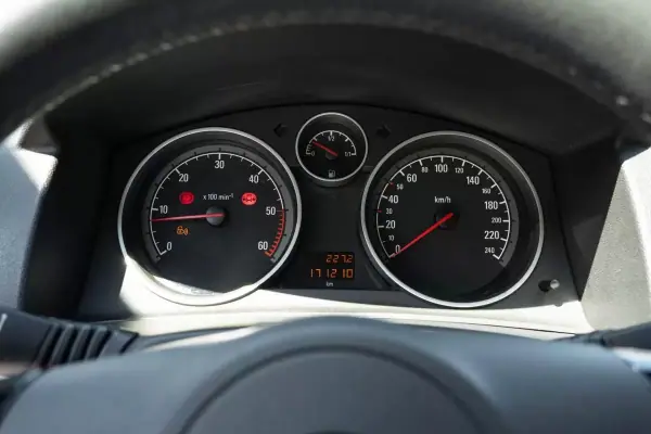 Opel Astra Caravan 2011 - 6900 EUR, 171200 km - AUTO.MOTO.pt - 171200km - foto 16 de 20