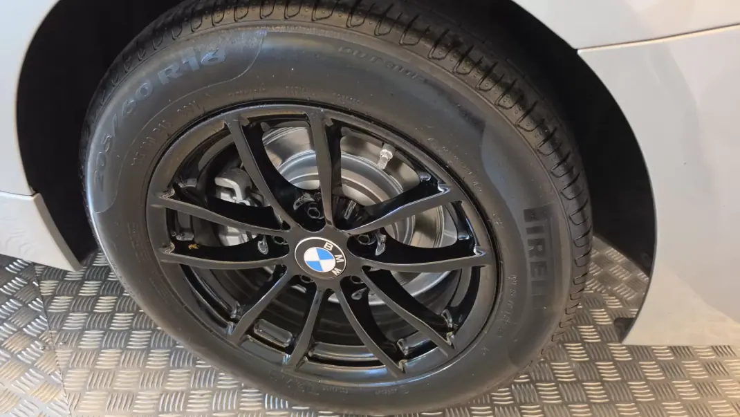 BMW 318 2017 - 17900 EUR, 165210 km - 165210km - foto 33 de 55