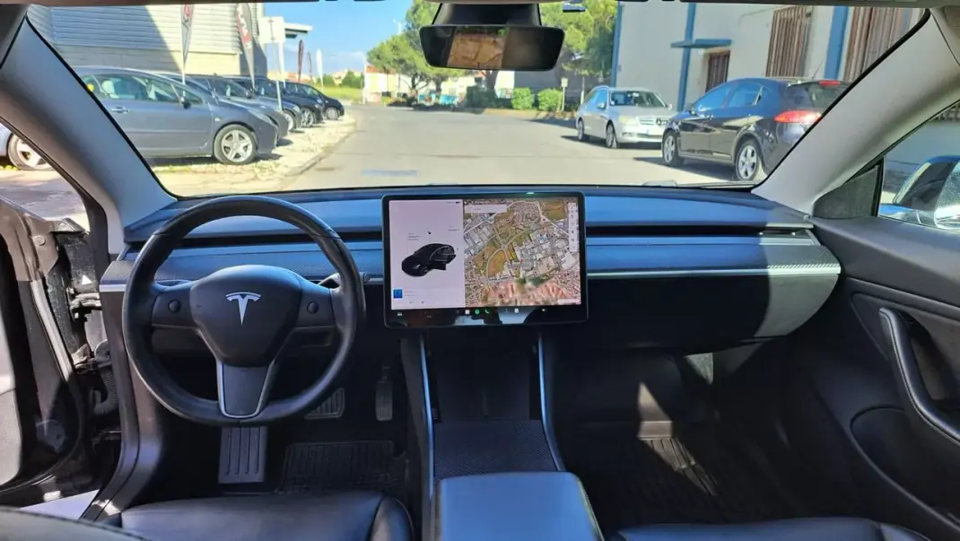 Tesla Model 3 2019 - 22500 EUR, 113000 km - AUTO.MOTO.pt - 113000km - foto 40 de 53