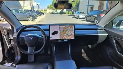 Tesla Model 3 2019 - 22500 EUR, 113000 km - AUTO.MOTO.pt - 113000km - foto 40 de 53