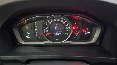 Volvo V60 Cross Country 2016 - 18180 EUR, 138731 km - AUTO.MOTO.pt - 138731km - foto 22 de 54