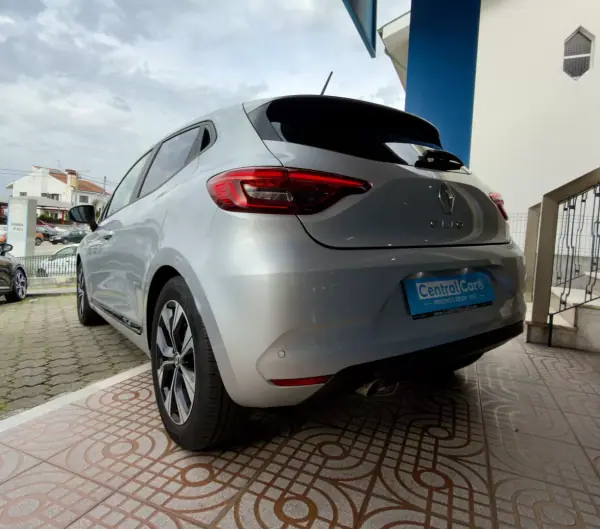 Renault Clio 2023 - 15450 EUR, 61000 km - AUTO.MOTO.pt - 61000km - foto 8 de 31
