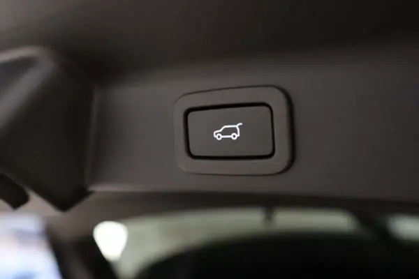 Jaguar F-Pace 2018 - 33900 EUR, 70000 km - AUTO.MOTO.pt - 70000km - foto 27 de 39