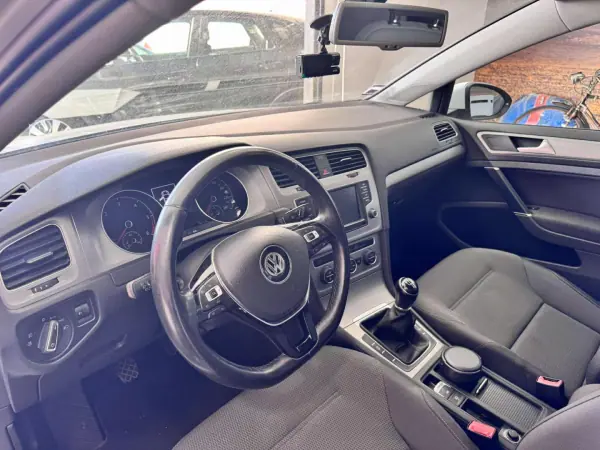 Volkswagen Golf 2016 - 12500 EUR, 228000 km - AUTO.MOTO.pt - 228000km - foto 13 de 14
