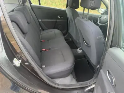 Renault Clio 2006 - 4500 EUR, 148000 km - AUTO.MOTO.pt - 148000km - foto 15 de 27