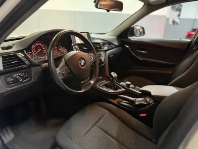 BMW 318 2015 - 12250 EUR, 254090 km - AUTO.MOTO.pt - 254090km - foto 9 de 16