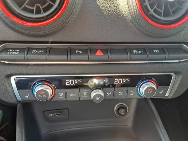 Audi RS3 Sportback 2019 - 55900 EUR, 77000 km - AUTO.MOTO.pt - 77000km - foto 33 de 42