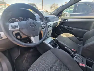 Opel Astra GTC 2006 - 6500 EUR, 175000 km - AUTO.MOTO.pt - 175000km - foto 7 de 9