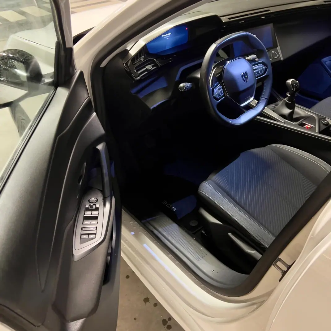 Peugeot 308 2022 - 15500 EUR, 159000 km - 159000km - foto 5 de 8