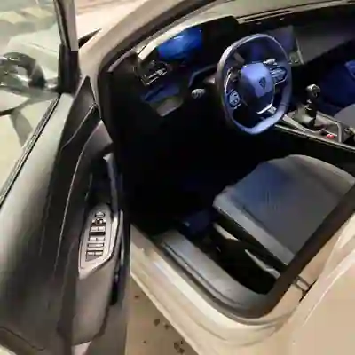 Peugeot 308 2022 - 15500 EUR, 159000 km - 159000km - foto 5 de 8