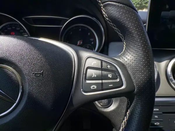 Mercedes-Benz CLA 180 2018 - 17990 EUR, 139000 km - AUTO.MOTO.pt - 139000km - foto 18 de 42