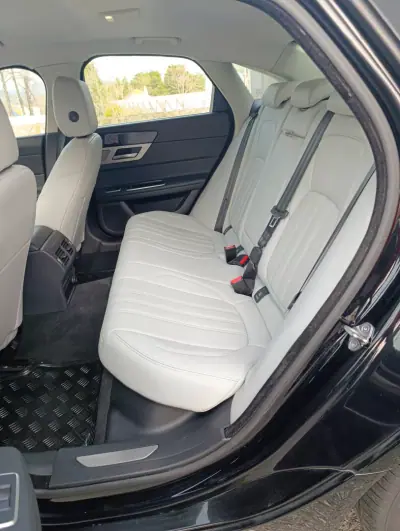 Jaguar XF 2017 - 19900 EUR, 173000 km - AUTO.MOTO.pt - 173000km - foto 11 de 19