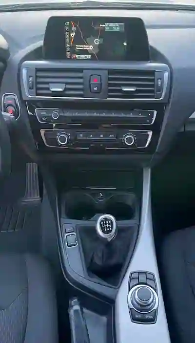 BMW 116 2016 - 10000 EUR, 212000 km - AUTO.MOTO.pt - 212000km - foto 10 de 25