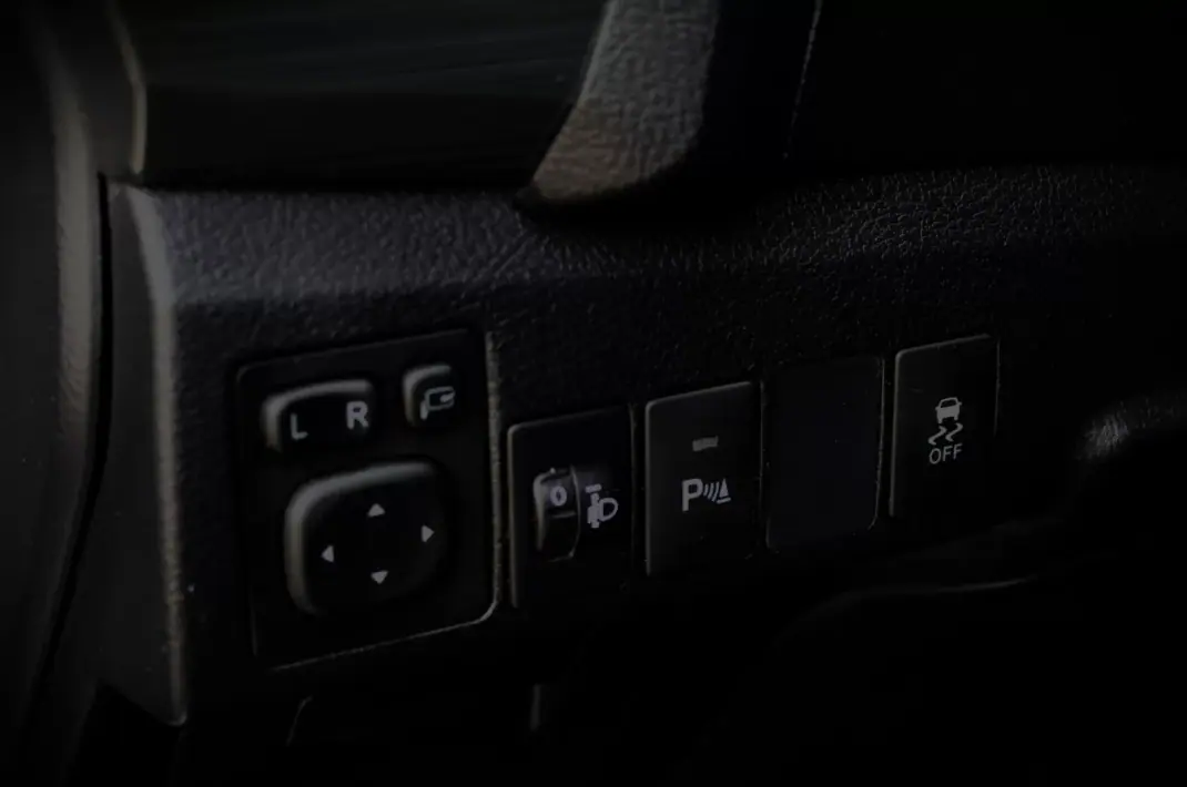 Toyota Auris 2012 - 11500 EUR, 179433 km - AUTO.MOTO.pt - 179433km - foto 16 de 34