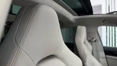 Porsche Panamera 2018 - 79990 EUR, 140973 km - AUTO.MOTO.pt - 140973km - foto 31 de 36