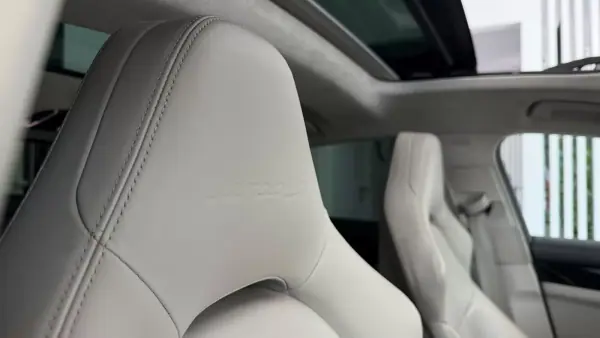 Porsche Panamera 2018 - 79990 EUR, 140973 km - AUTO.MOTO.pt - 140973km - foto 31 de 36