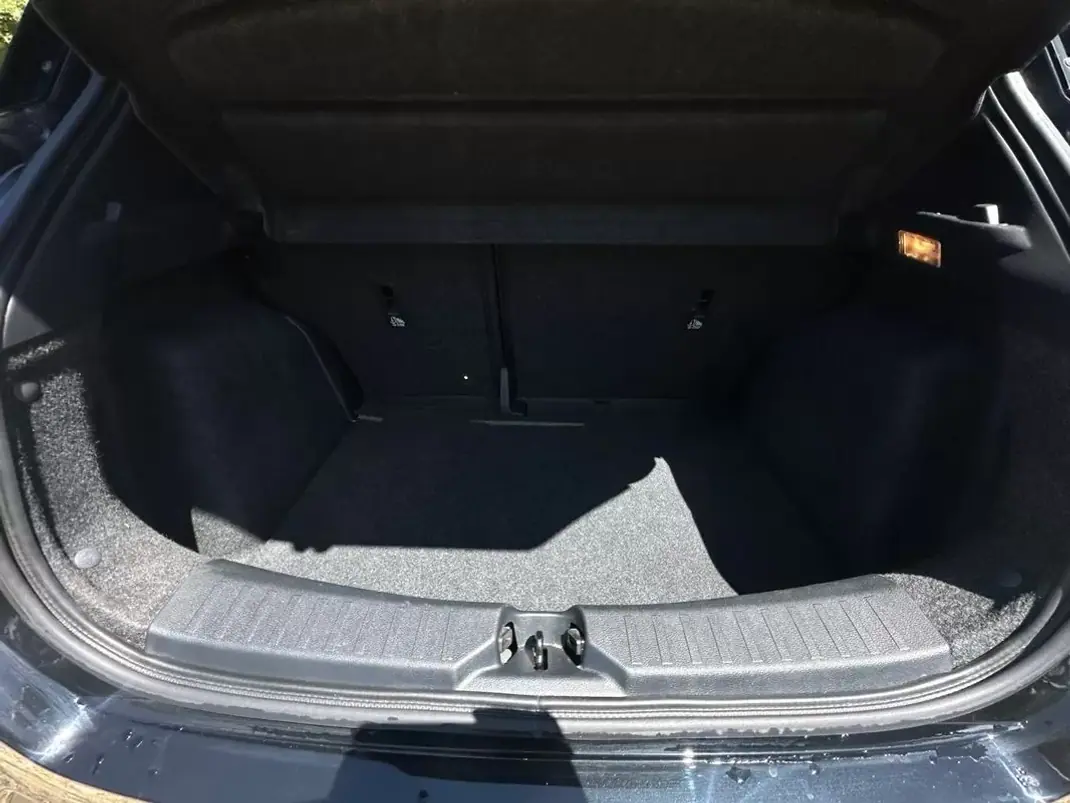 Nissan Micra 2017 - 11350 EUR, 60000 km - AUTO.MOTO.pt - 60000km - foto 10 de 12
