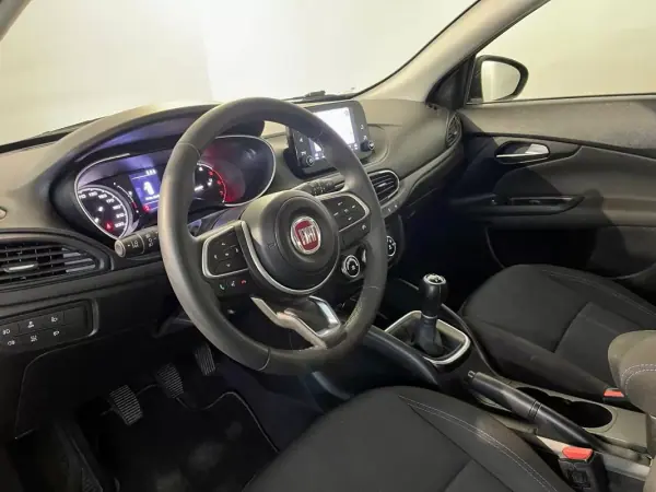 Fiat Tipo Station Wagon 2022 - 13950 EUR, 79000 km - AUTO.MOTO.pt - 79000km - foto 10 de 30