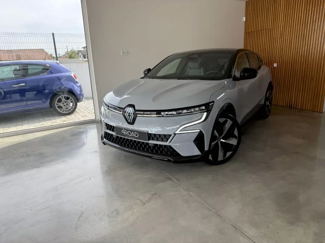Renault Mégane E-Tech 2022 - 24999 EUR, 27000 km - AUTO.MOTO.pt - 27000km - foto 11 de 116