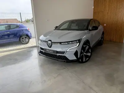 Renault Mégane E-Tech 2022 - 24999 EUR, 27000 km - AUTO.MOTO.pt - 27000km - foto 11 de 116