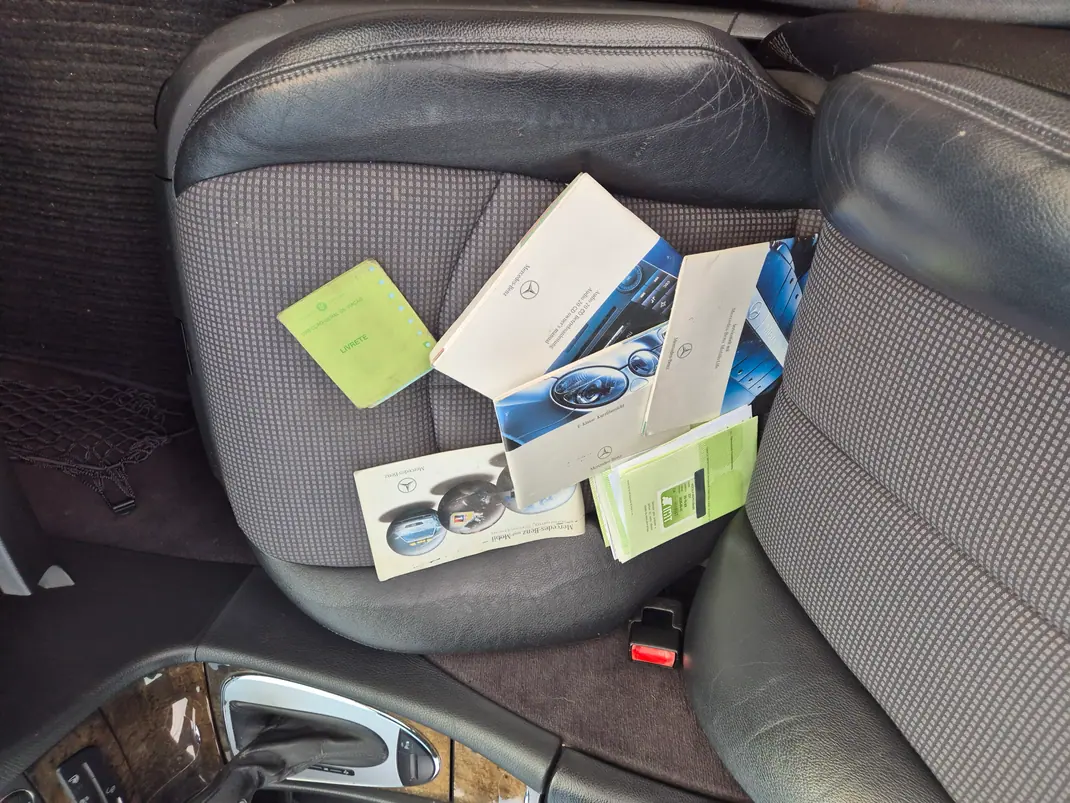 Mercedes-Benz E 220 2003 - 4900 EUR, 490000 km - AUTO.MOTO.pt - 490000km - foto 9 de 16