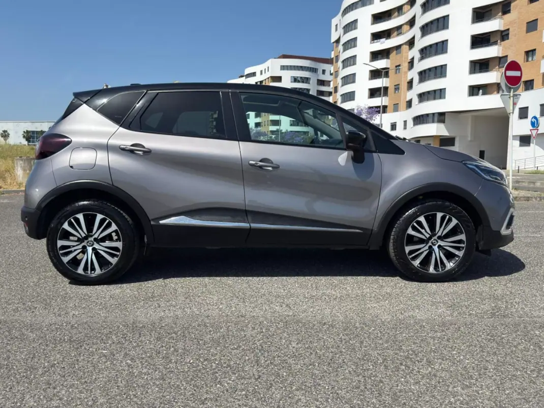 Renault Captur 2017 - 14750 EUR, 95250 km - AUTO.MOTO.pt - 95250km - foto 7 de 48