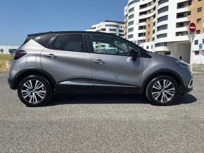 Renault Captur 2017 - 14750 EUR, 95250 km - AUTO.MOTO.pt - 95250km - foto 7 de 48