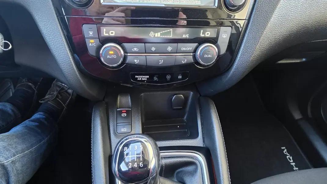 Nissan Qashqai 2019 - 18990 EUR, 110000 km - AUTO.MOTO.pt - 110000km - foto 25 de 31
