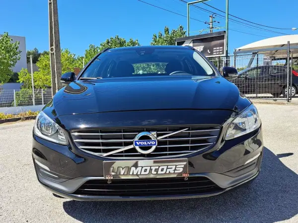 Volvo V60 2013 - 13900 EUR, 111000 km - AUTO.MOTO.pt - 111000km - foto 2 de 42