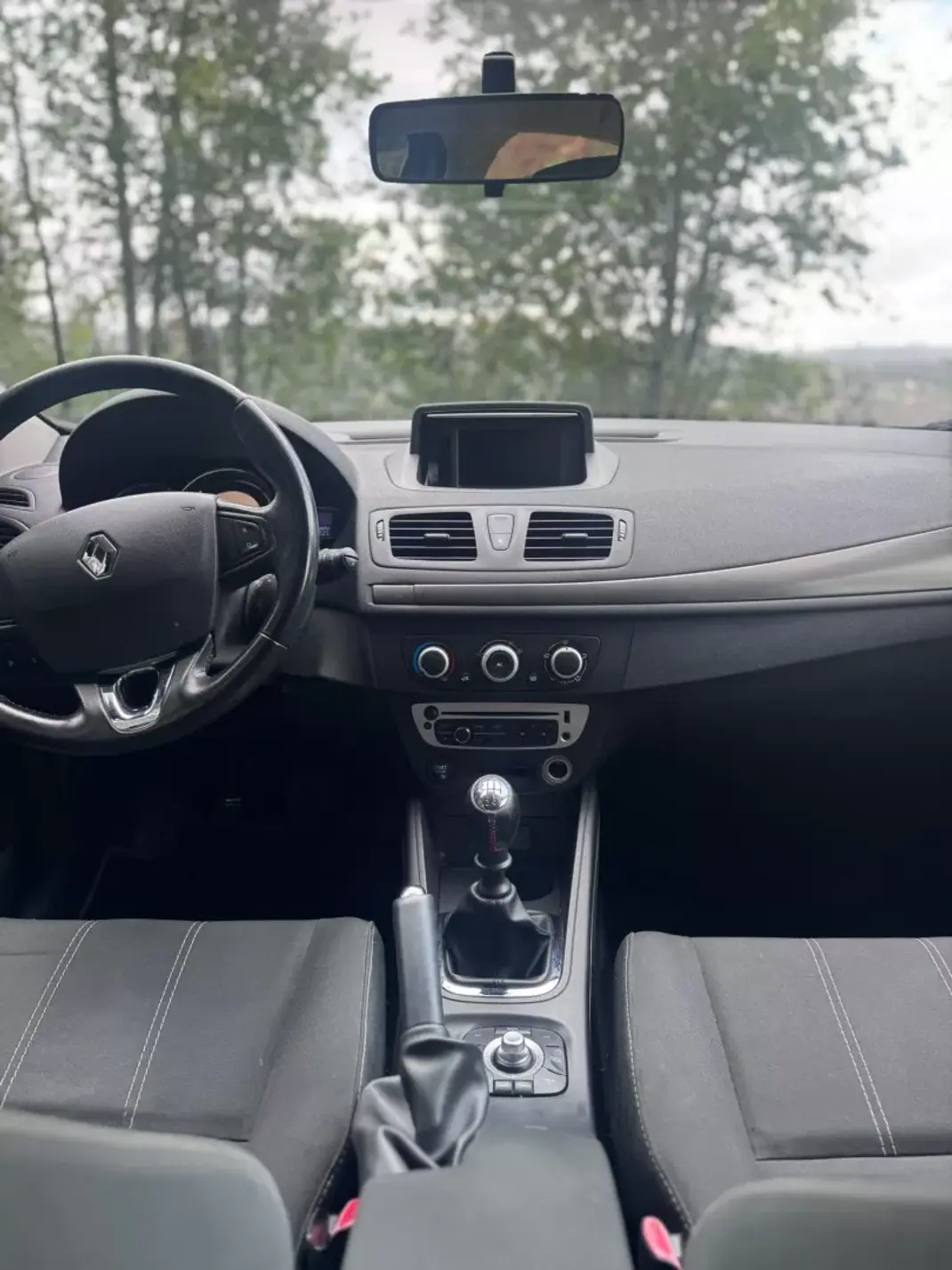 Renault Mégane 2014 - 9500 EUR, 146170 km - AUTO.MOTO.pt - 146170km - foto 12 de 19