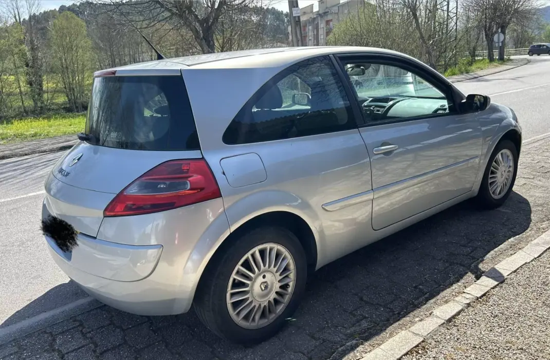 Renault Mégane 2003 - 2999 EUR, 330000 km - AUTO.MOTO.pt - 330000km - foto 4 de 10