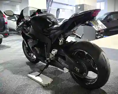 Honda CBR 1000RR 2008 - 8950 EUR, 32000 km - AUTO.MOTO.pt - 32000km - foto 4 de 15