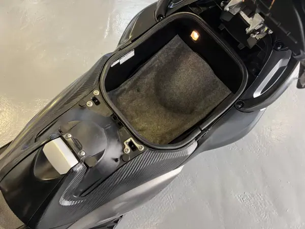 Yamaha TMAX 2015 - 8990 EUR, 25000 km - AUTO.MOTO.pt - 25000km - foto 18 de 26