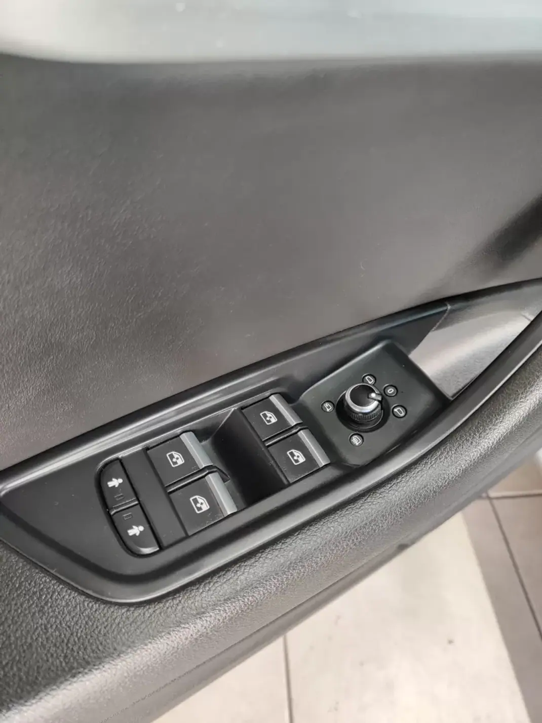 Audi A4 Avant 2017 - 21750 EUR, 126000 km - 126000km - foto 23 de 39
