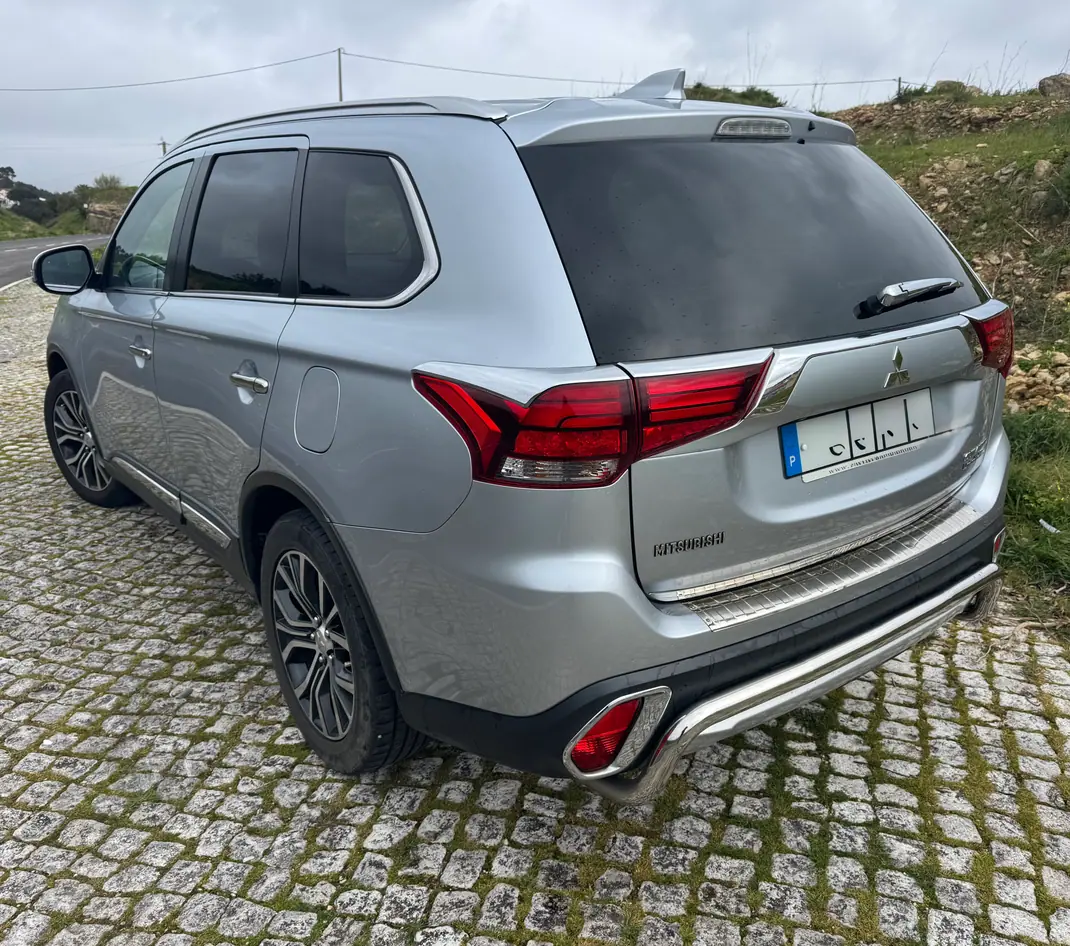 Mitsubishi Outlander 2017 - 15750 EUR, 185000 km - AUTO.MOTO.pt - 185000km - foto 5 de 15