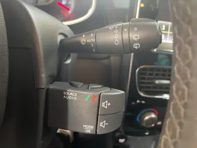 Renault Clio 2019 - 11750 EUR, 106000 km - AUTO.MOTO.pt - 106000km - foto 43 de 45