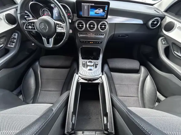 Mercedes-Benz C 300 2020 - 28499 EUR, 118000 km - AUTO.MOTO.pt - 118000km - foto 25 de 26