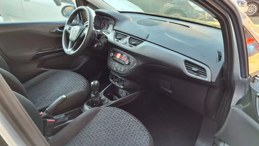 Opel Corsa 2016 - 7990 EUR, 204000 km - AUTO.MOTO.pt - 204000km - foto 6 de 9