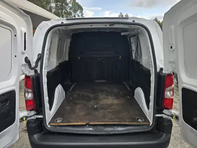 Peugeot PARTNER HDI 2020 - 13900 EUR, 99000 km - AUTO.MOTO.pt - 99000km - foto 12 de 22