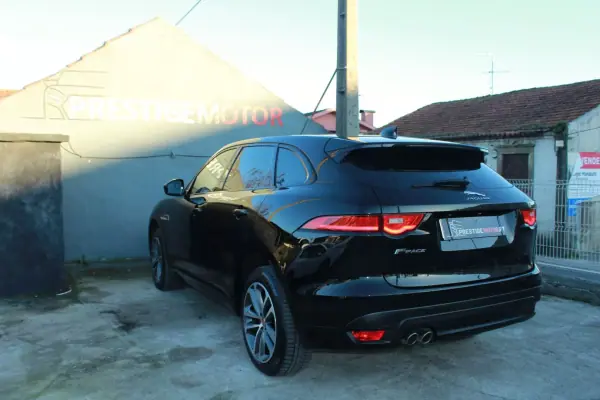 Jaguar F-Pace 2016 - 25900 EUR, 176000 km - AUTO.MOTO.pt - 176000km - foto 6 de 25