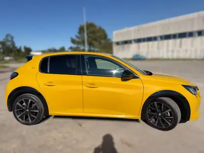 Peugeot 208 2022 - 16900 EUR, 69600 km - AUTO.MOTO.pt - 69600km - foto 5 de 21