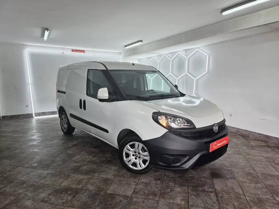 Fiat DOBLO CARGO 1.3 MULTIJET EASY 2018 - 10250 EUR, 177400 km - AUTO.MOTO.pt - 177400km - foto 1 de 26