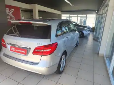 Mercedes-Benz B 180 2012 - 10990 EUR, 221000 km - AUTO.MOTO.pt - 221000km - foto 10 de 35