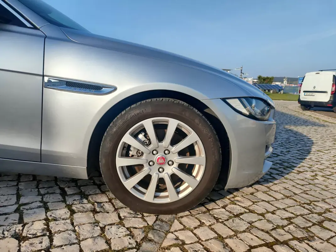 Jaguar XE 2016 - 15900 EUR, 120000 km - AUTO.MOTO.pt - 120000km - foto 21 de 22