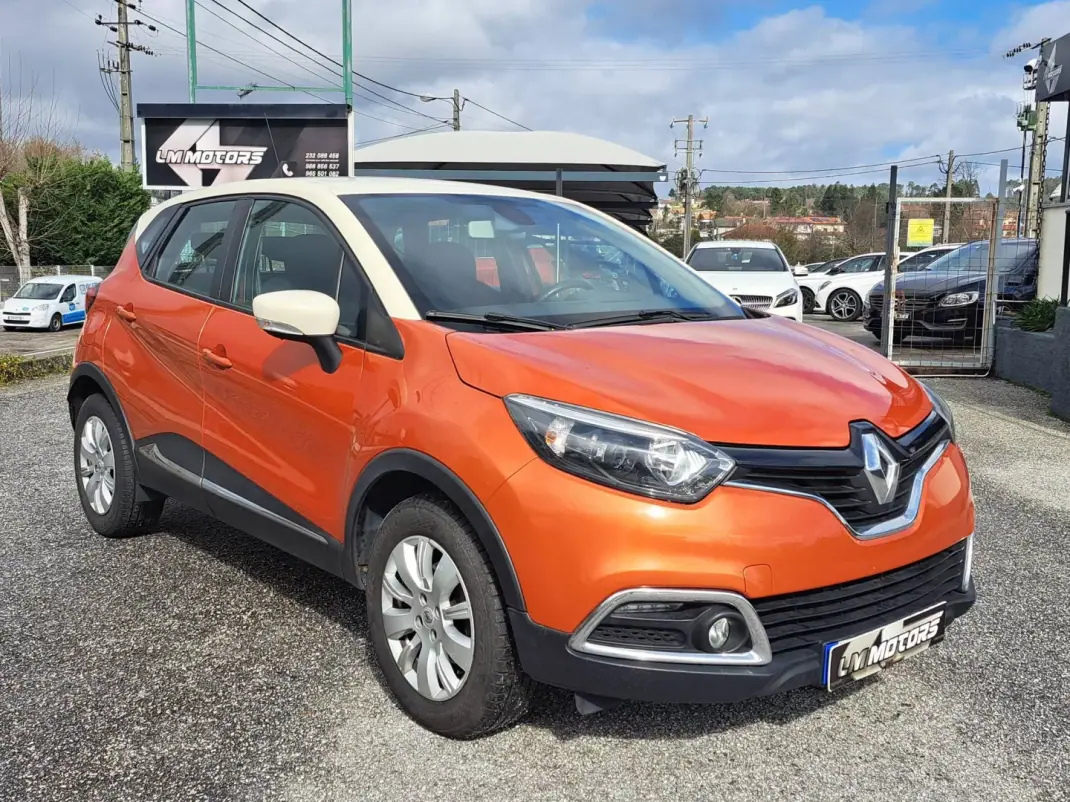 Renault Captur 2016 - 11450 EUR, 165268 km - AUTO.MOTO.pt - 165268km - foto 1 de 41